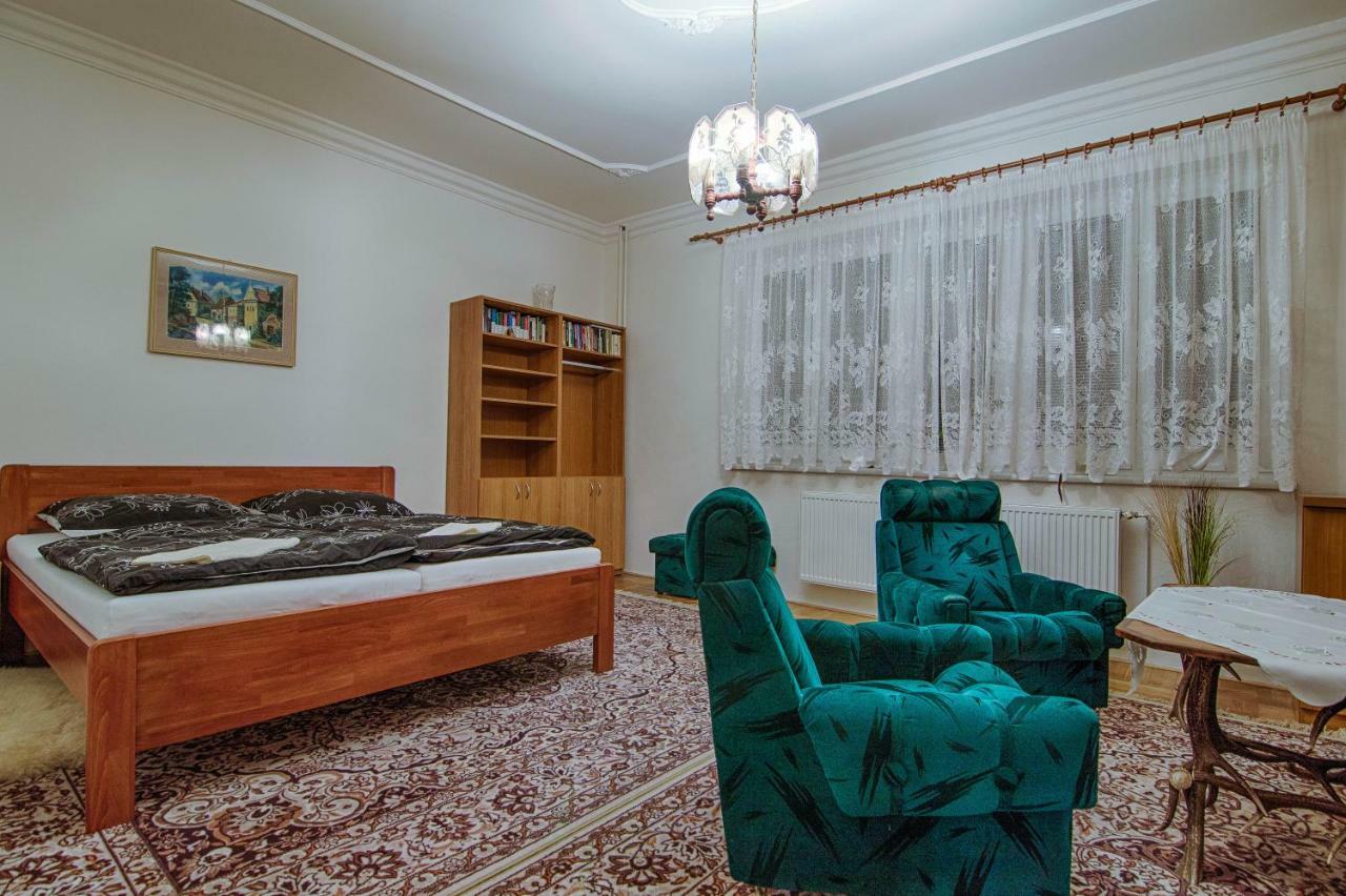 Pod Svatym Kopeckem Apartment Mikulov Exterior photo